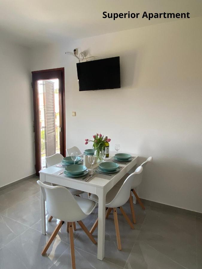 Apartments Zivko Malinska Eksteriør bilde