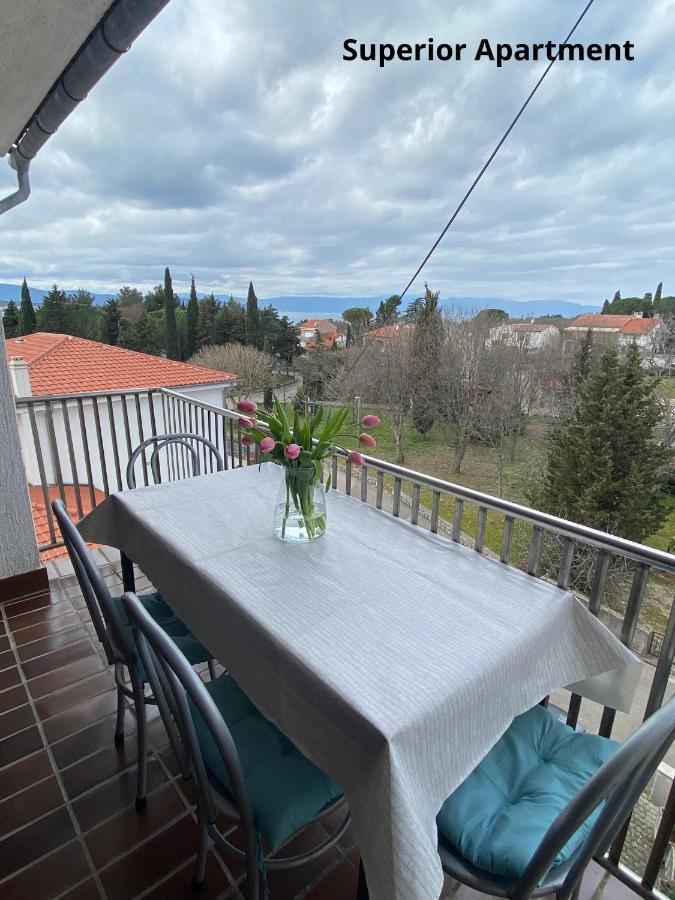 Apartments Zivko Malinska Eksteriør bilde