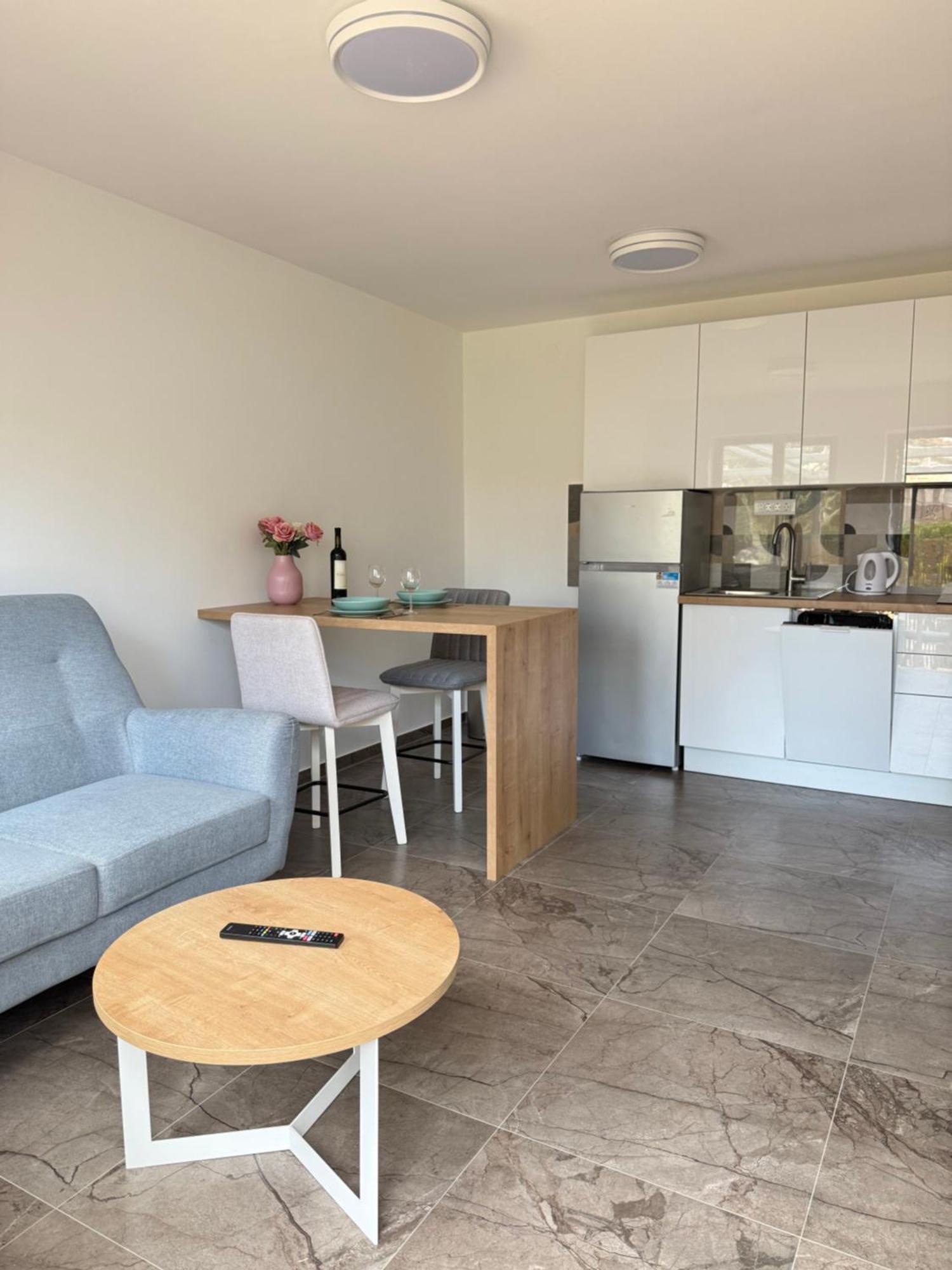 Apartments Zivko Malinska Eksteriør bilde